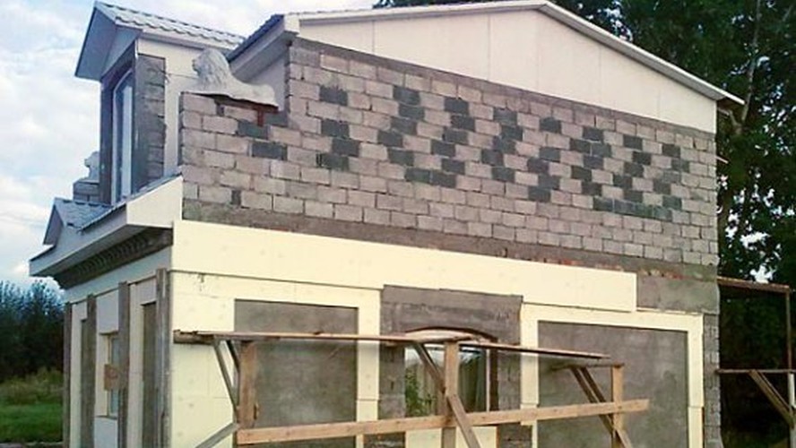 Обустройство архитектурных элементов на фасаде здания