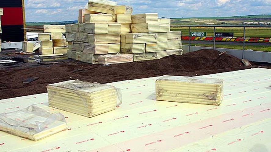 Укладка плит THERMIT XPS на плоскую кровлю