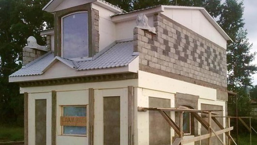 Обустройство архитектурных элементов на фасаде здания